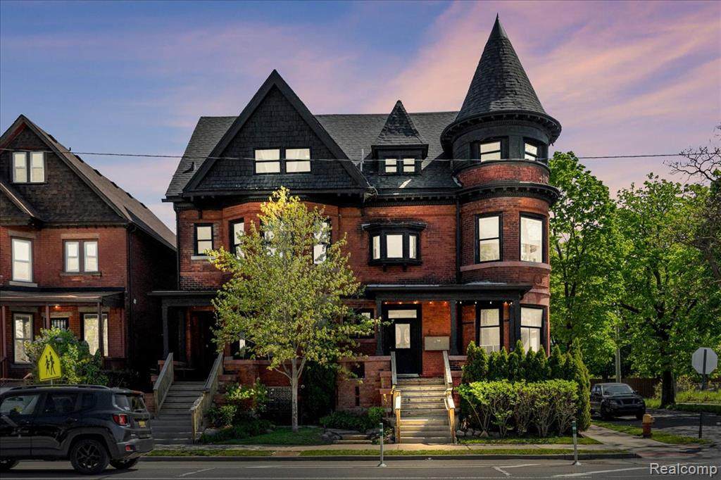 4304 Trumbull Street - Photo 1