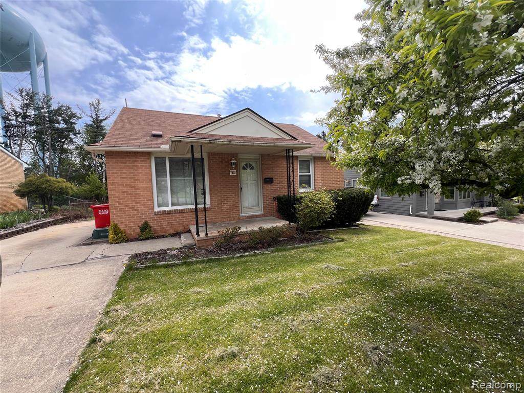 762 Miller Avenue - Photo 1