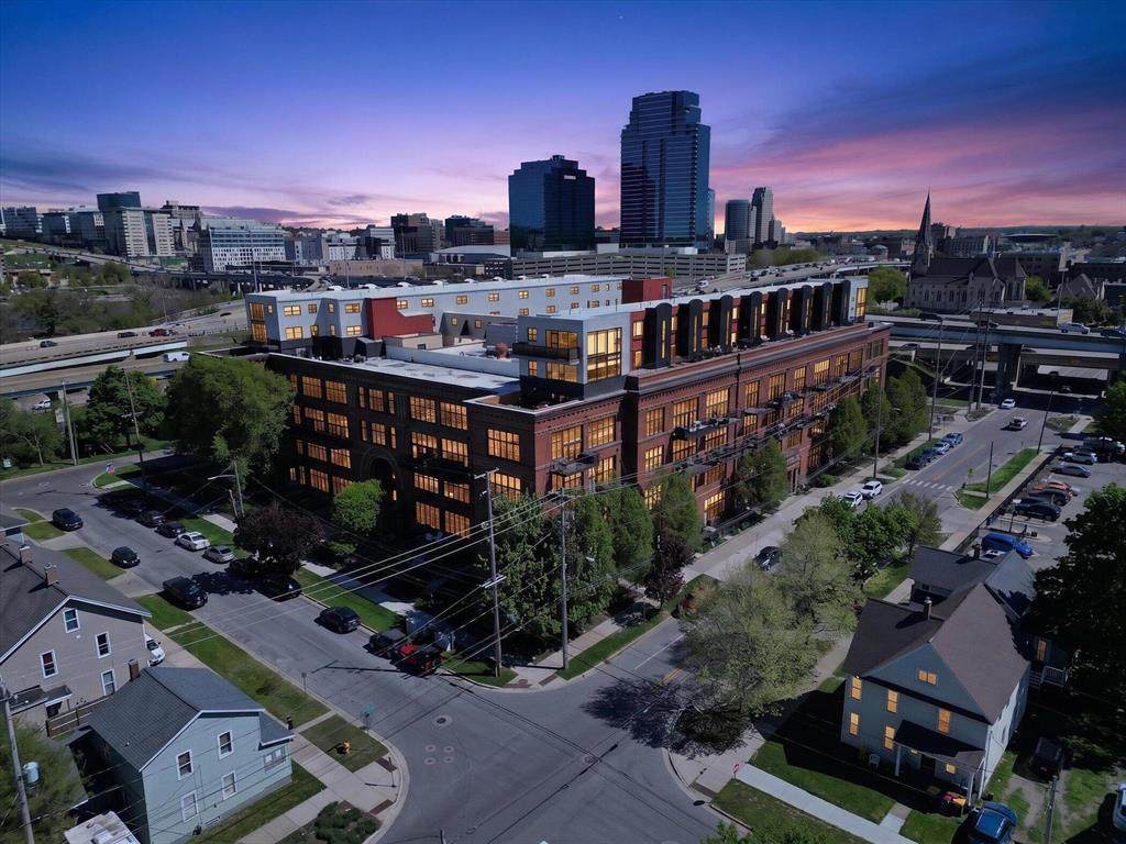 600 Broadway Avenue - Photo 1