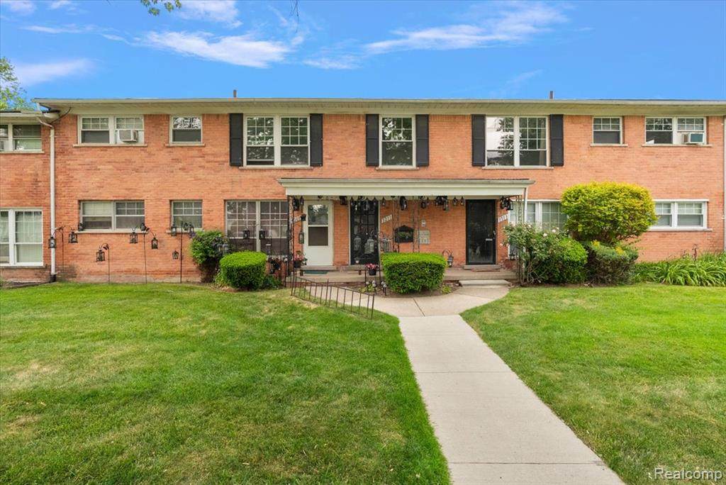 3211 Benjamin Avenue - Photo 1