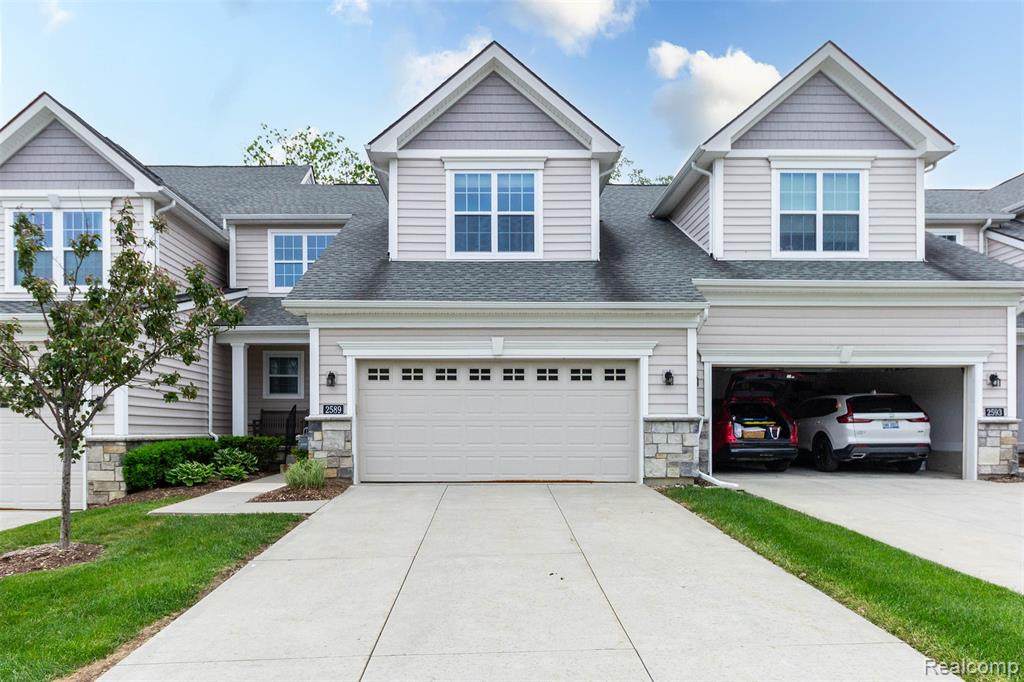 2589 Oxford Circle - Photo 1