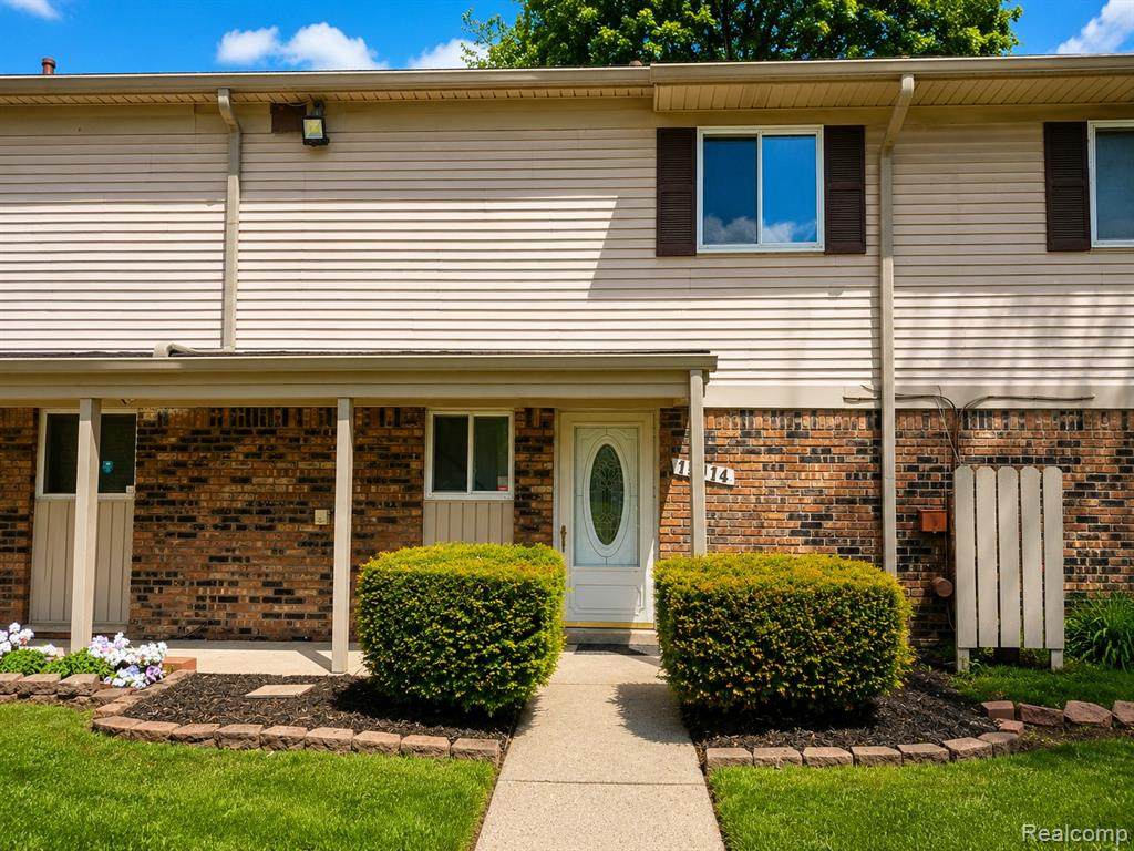 15814 Dupage Boulevard - Photo 1