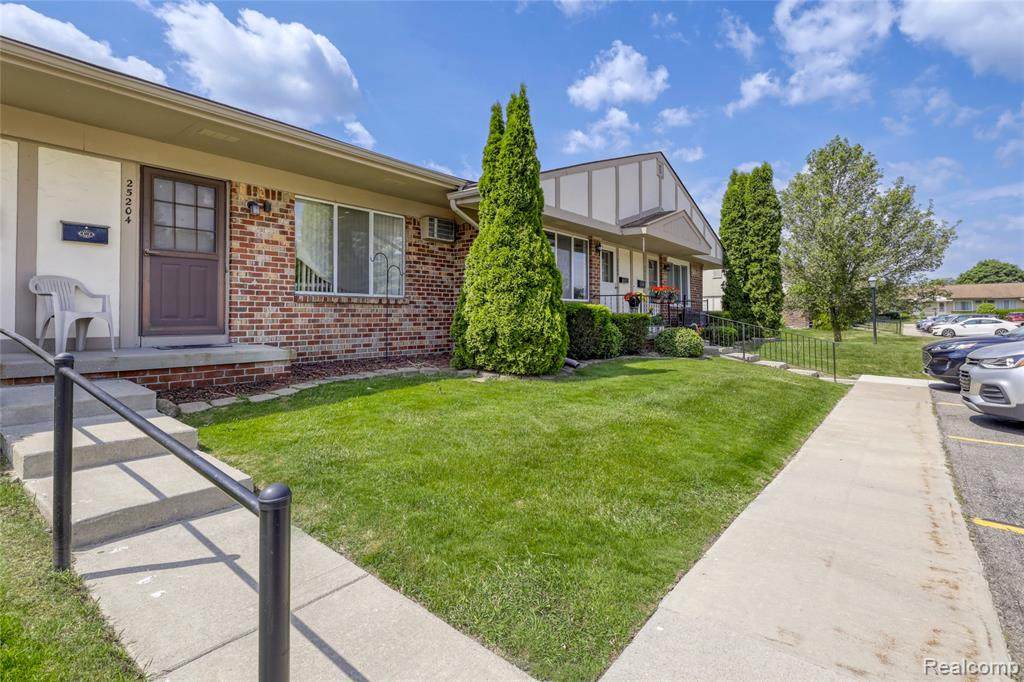25204 Franklin Terrace - Photo 1