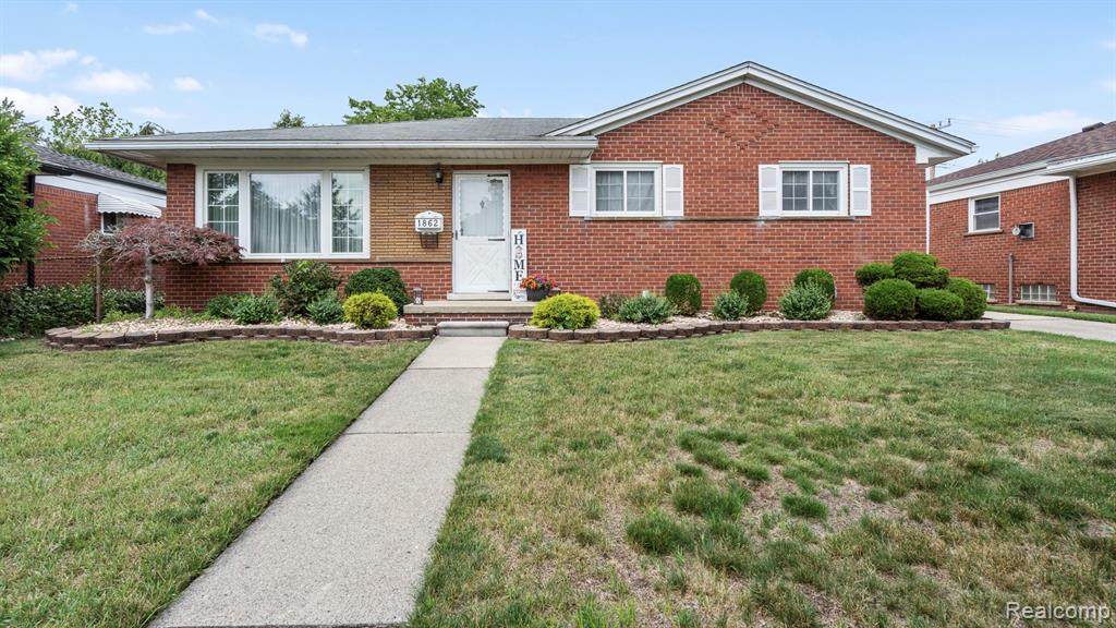 1862 Lakeview Street - Photo 1