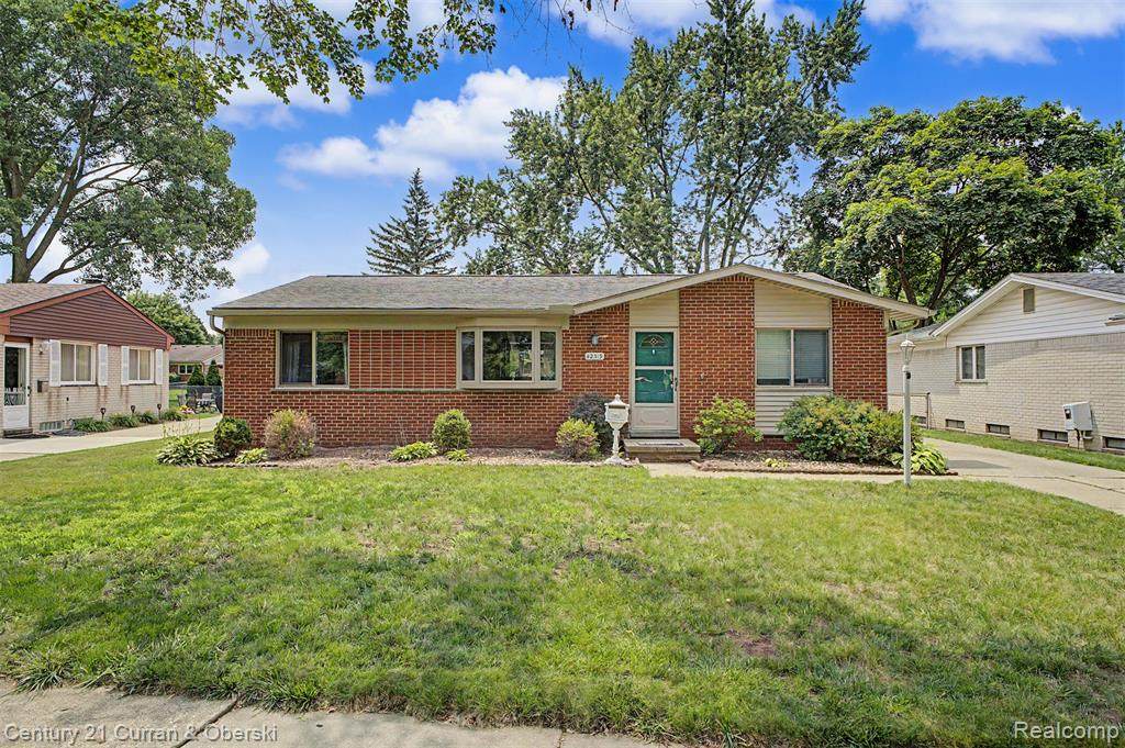 42519 Applecreek Drive - Photo 1