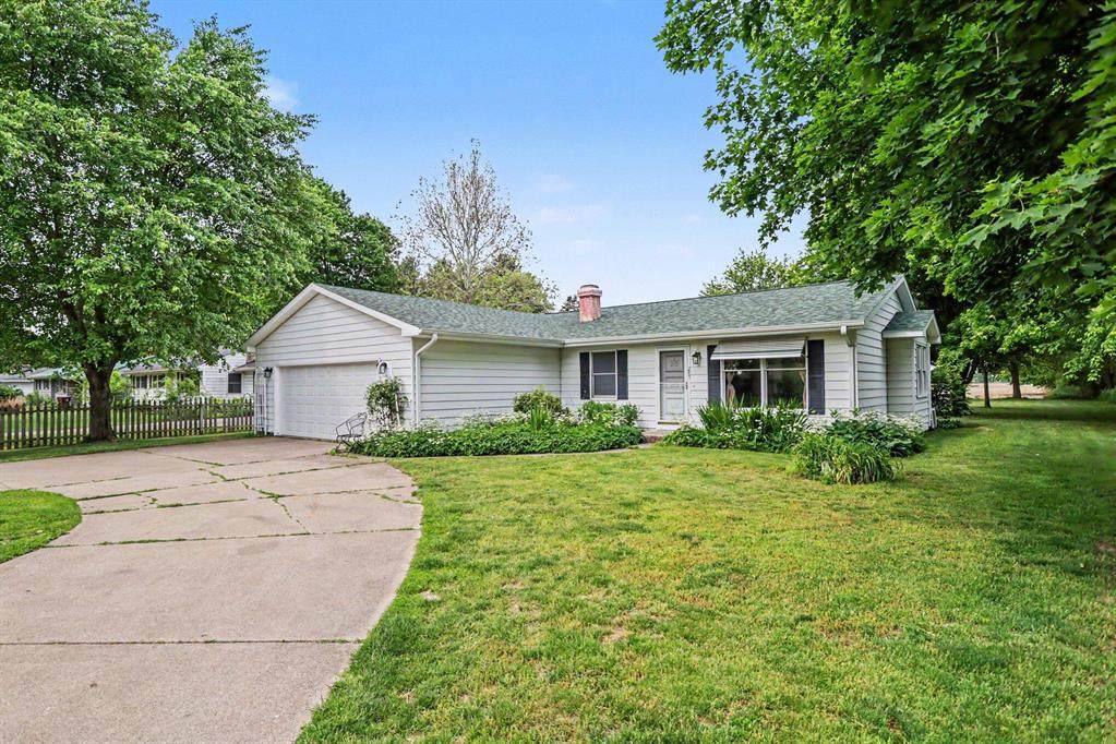13991 15 Mile Road - Photo 1