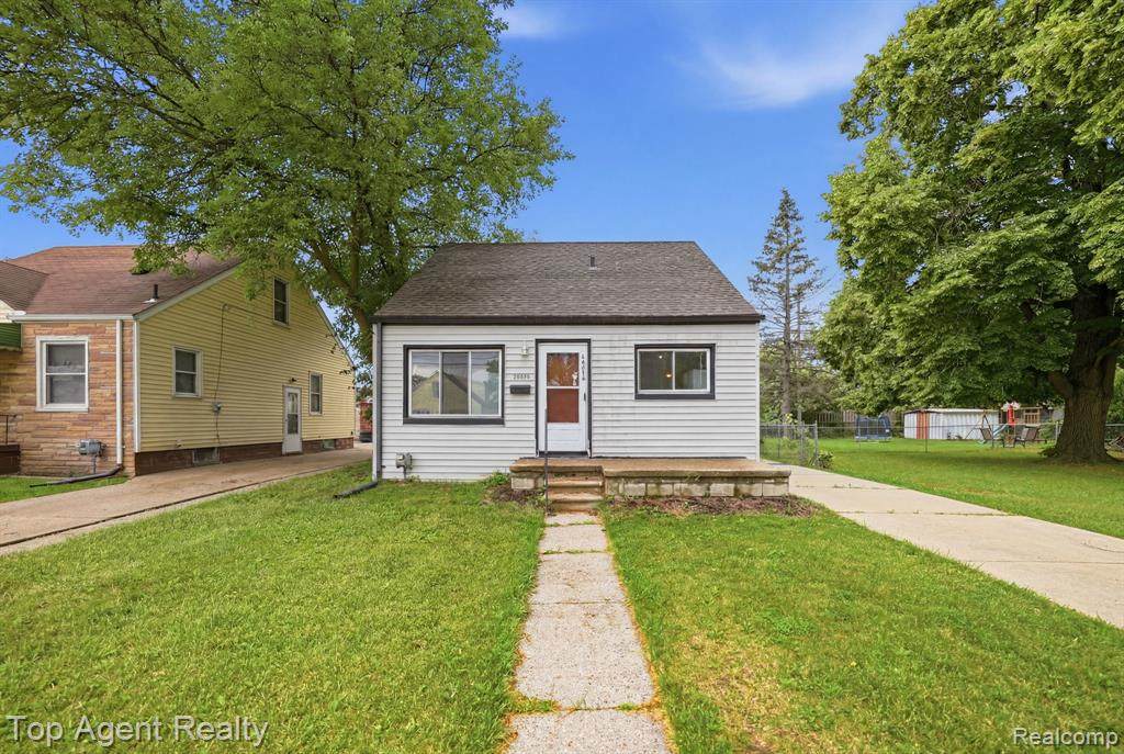 28553 Pinehurst Street - Photo 1