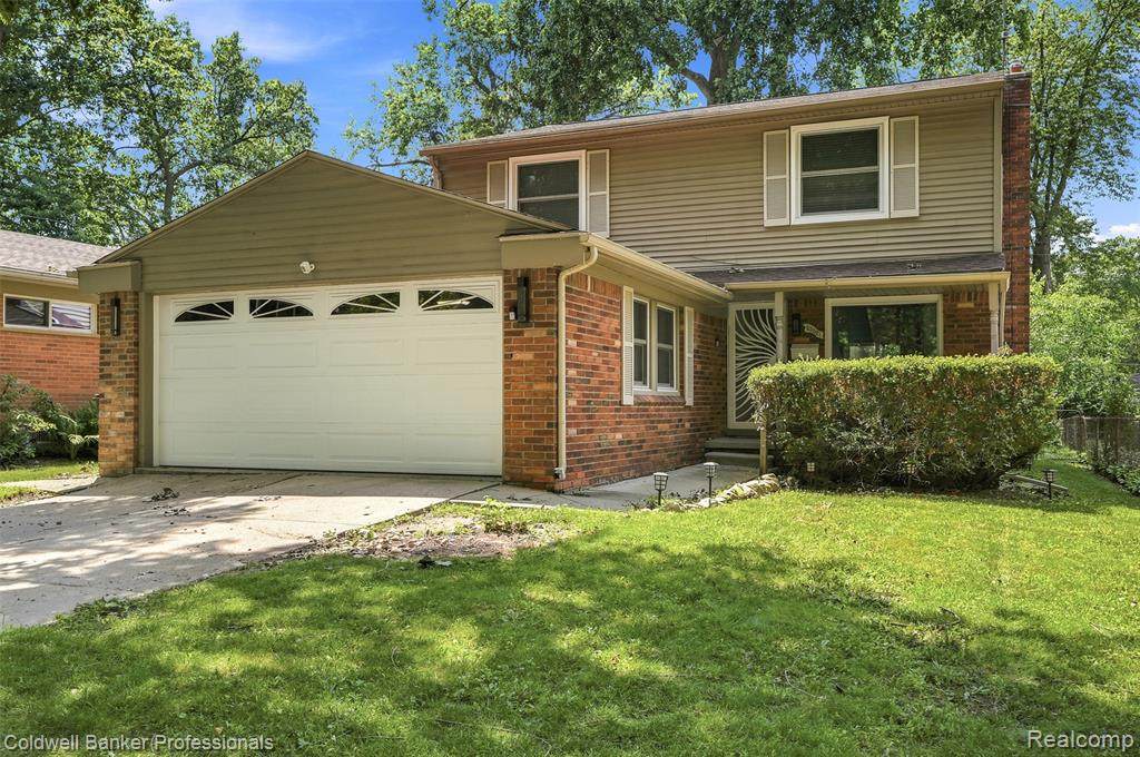 23821 Manistee Street - Photo 1
