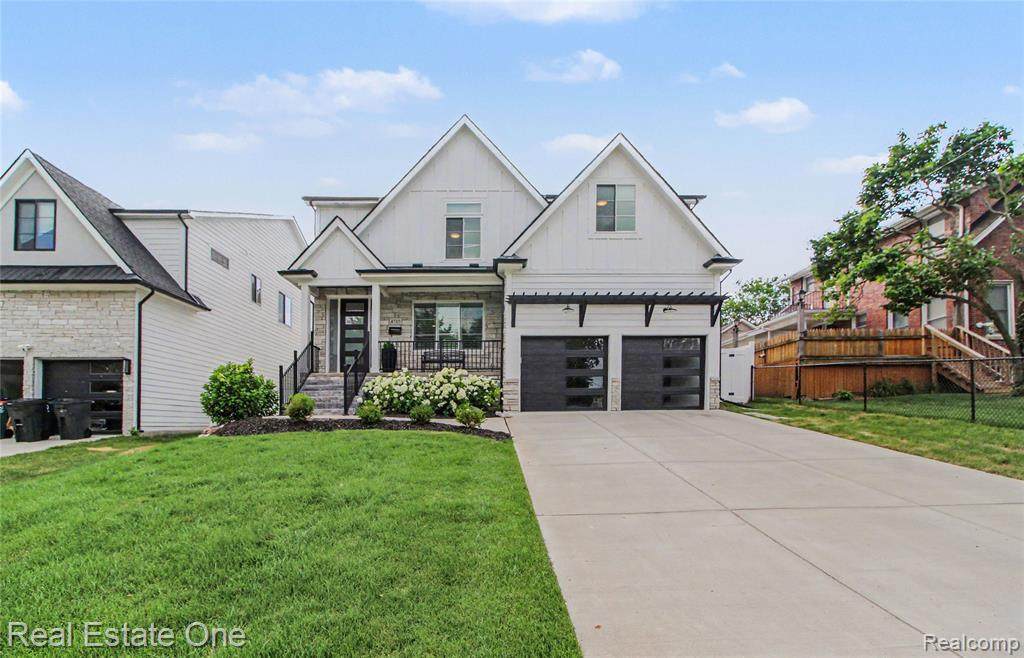 4715 Tonawanda Avenue - Photo 1