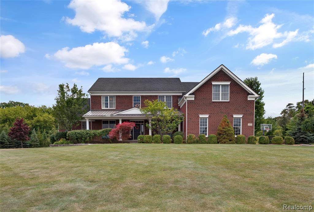 2433 Woodridge Court - Photo 1