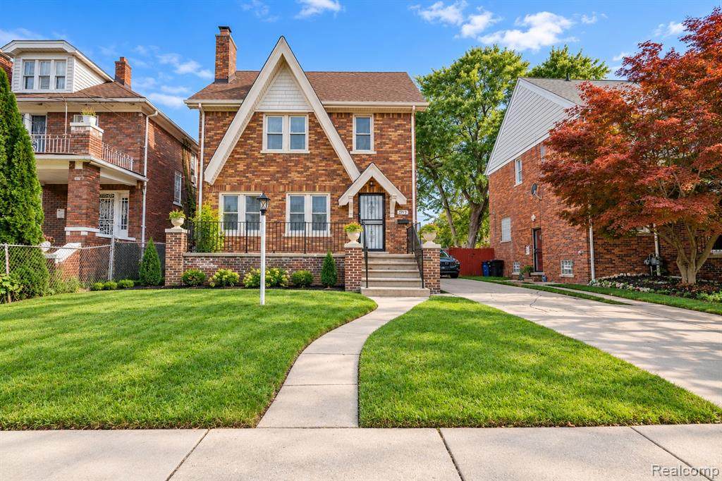 371 Piper Boulevard - Photo 1