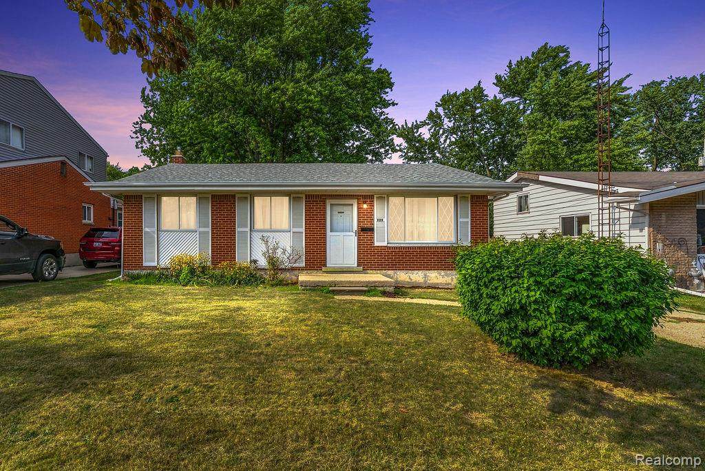 909 Lochhead Avenue - Photo 1