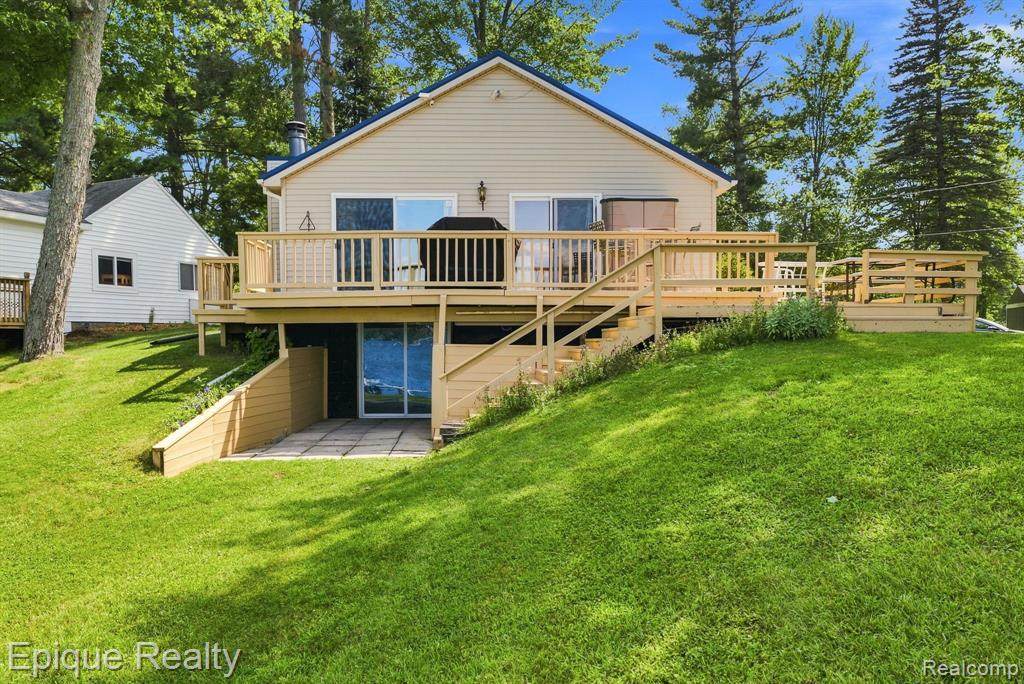8946 Thomas Street - Photo 1