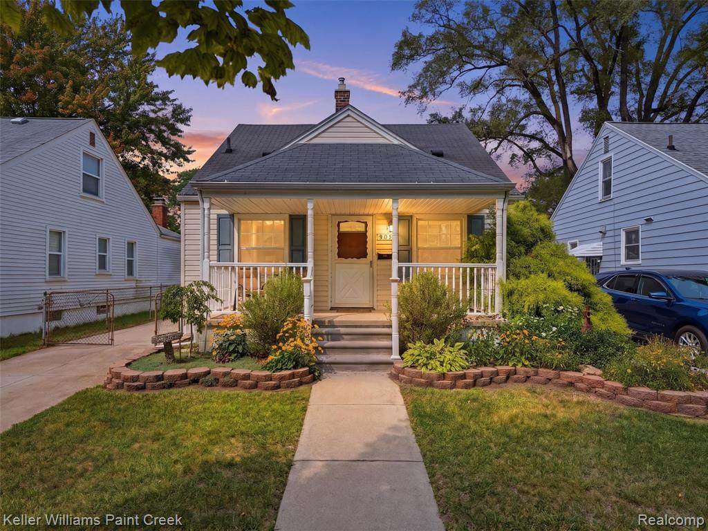 905 Kenwood Avenue - Photo 1