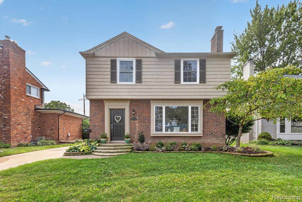 1037 Selfridge Boulevard - Photo 1