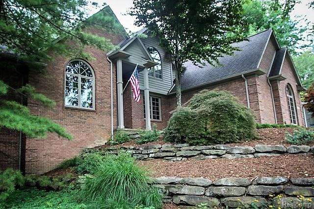 5920 Turnberry Drive - Photo 1