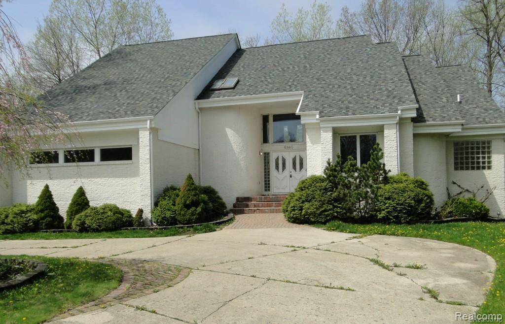 6940 Drake Road - Photo 1