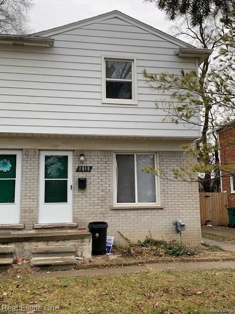 1818 Center Street - Photo 1