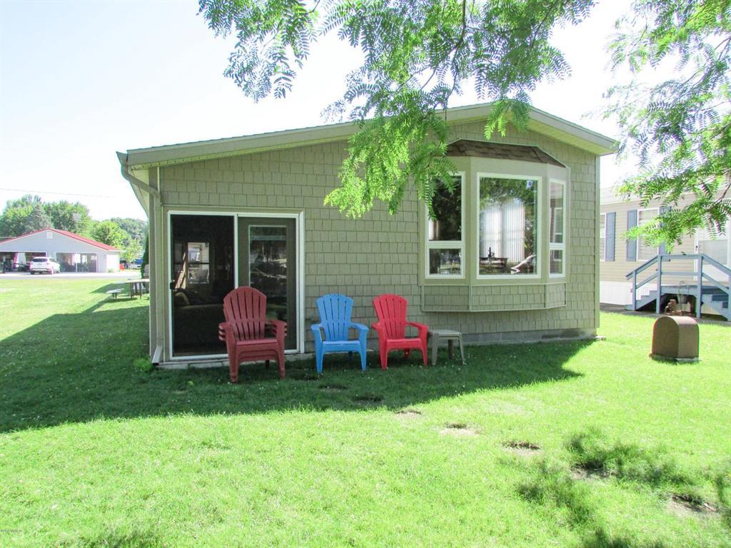 555 Willow - Photo 1