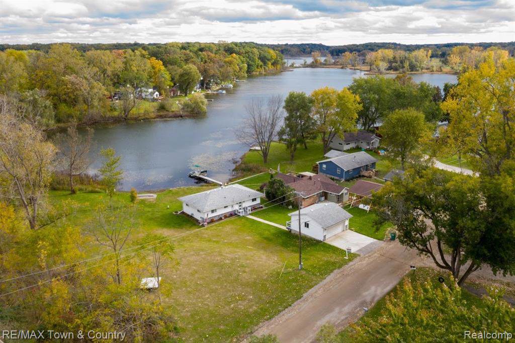 417 Bluewater Drive - Photo 1