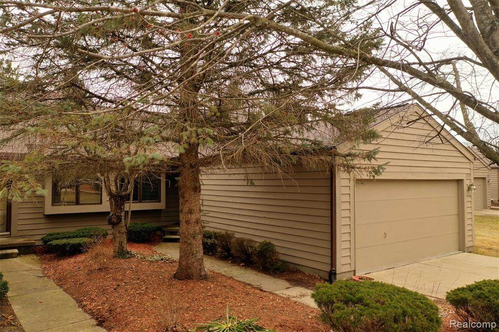 2491 Valley Oaks Circle - Photo 1