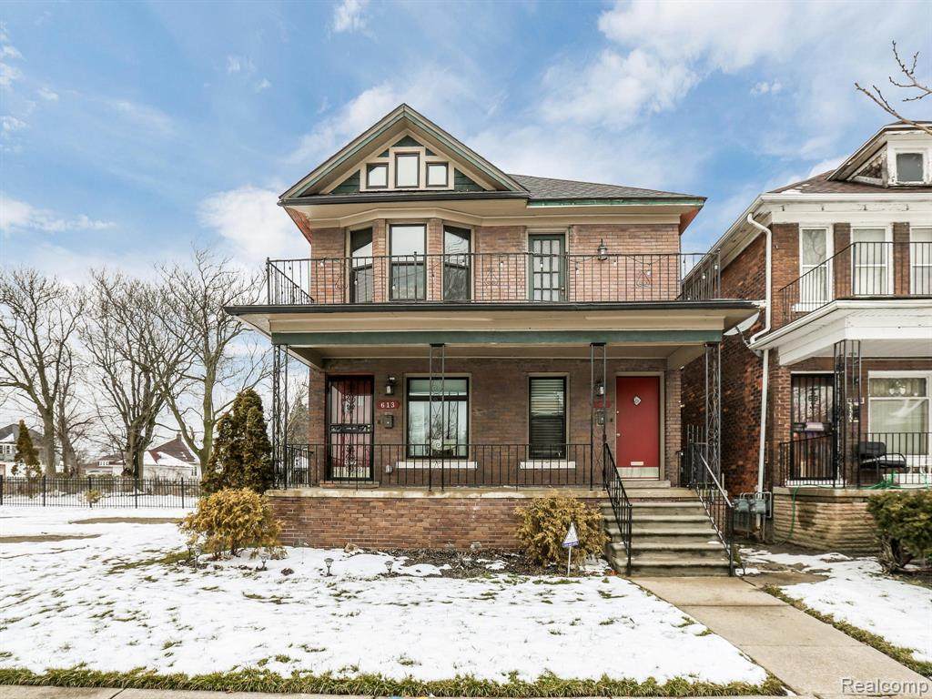 613 Belmont - Photo 1