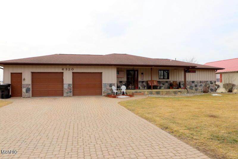 6320 Winter Rd - Photo 1