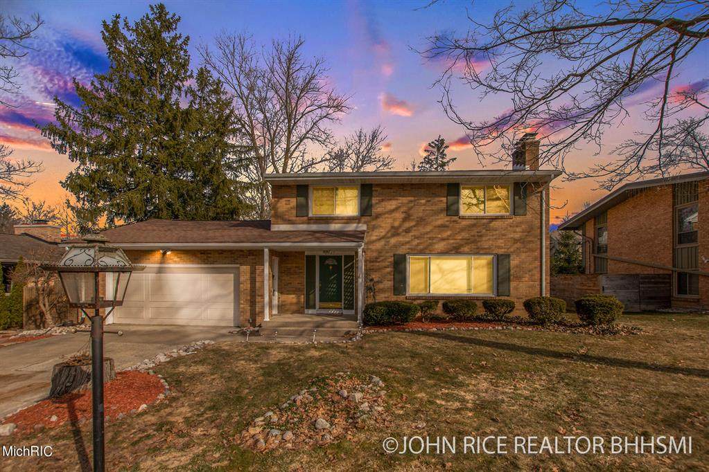 2747 Maplewood Drive - Photo 1
