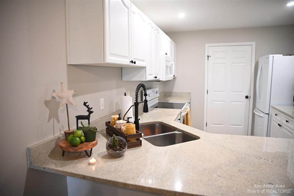 273 Victoria Drive - Photo 1