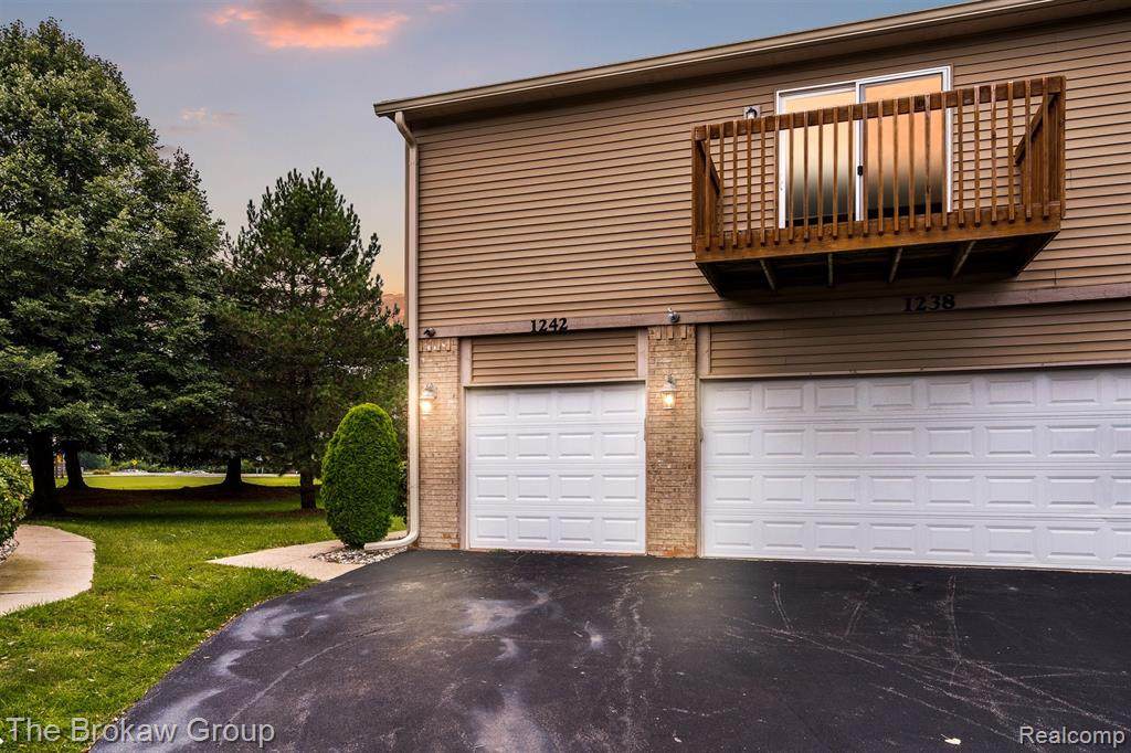1242 Bay Court - Photo 1