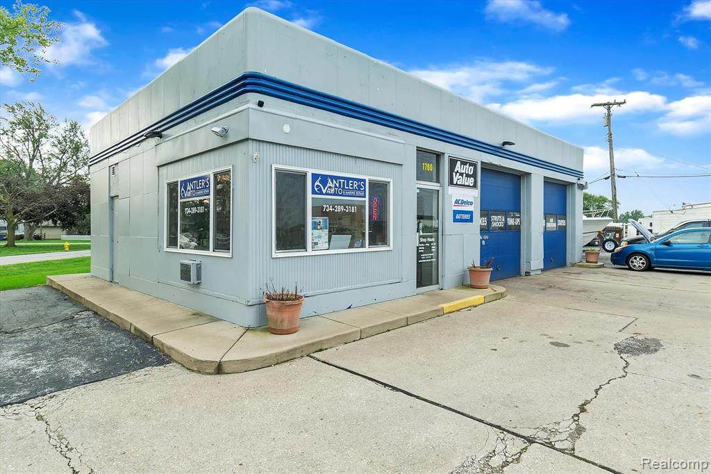 1760 Dixie Hwy - Photo 1