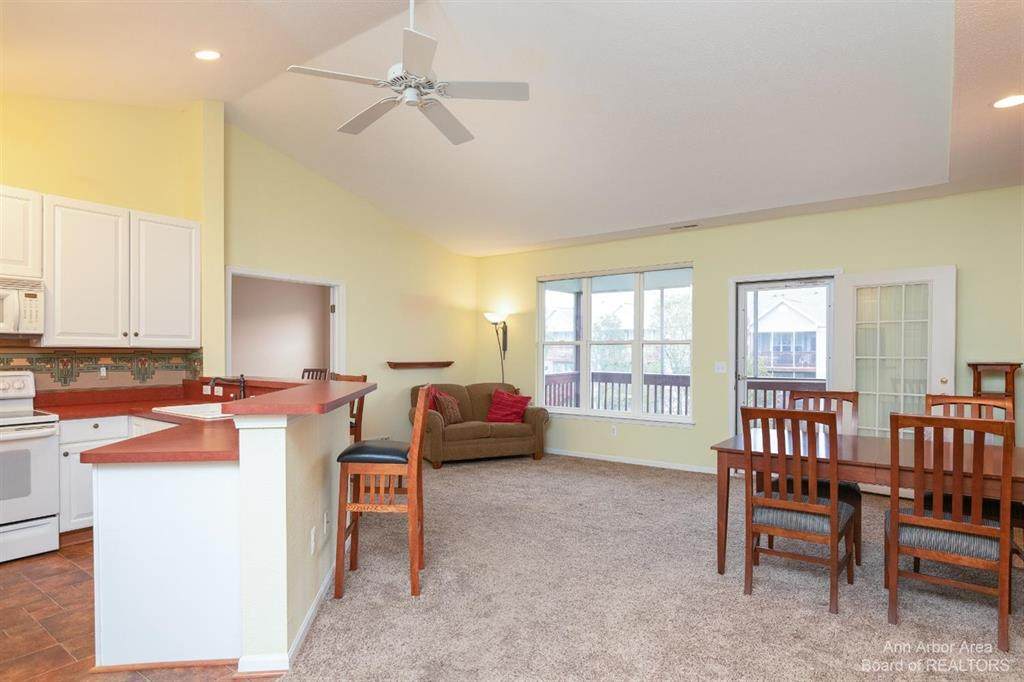 1493 Fox Pointe Circle - Photo 1