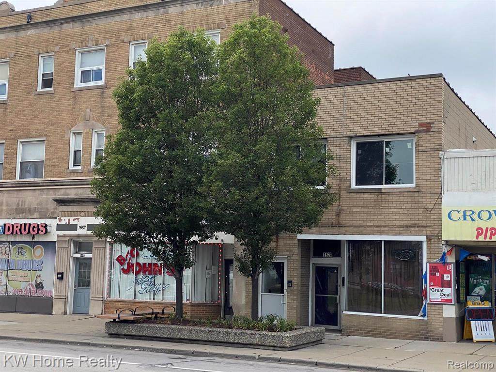 1678 Fort Street - Photo 1