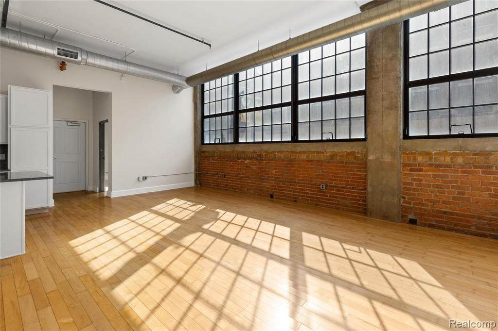 5766 Trumbull Street - Photo 1