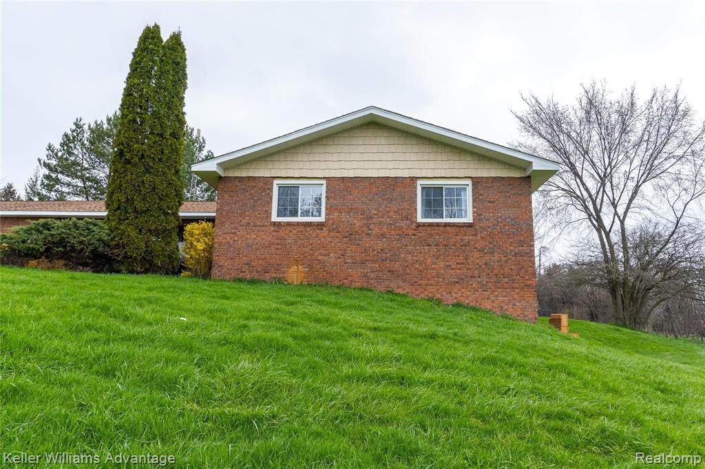 6161 General Squier Road - Photo 1