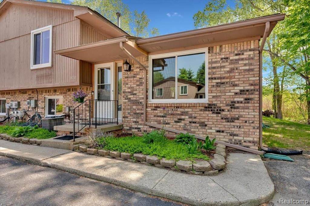 370 Oakwood Road - Photo 1