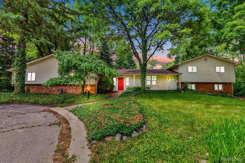 1775 Valley View - Photo 1