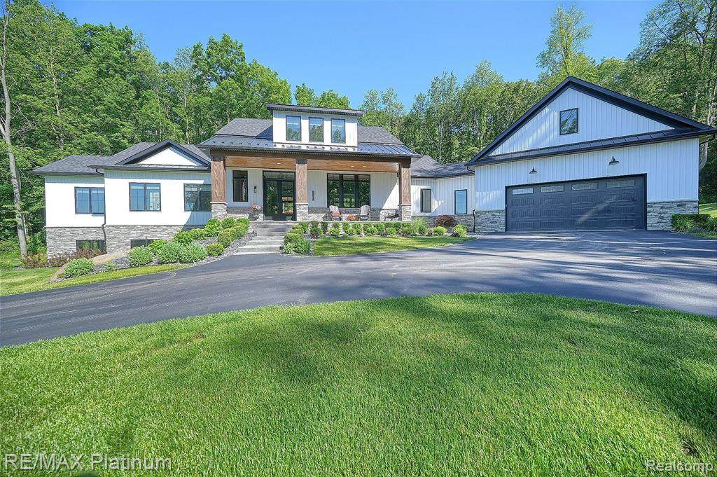 12101 Center Road - Photo 1