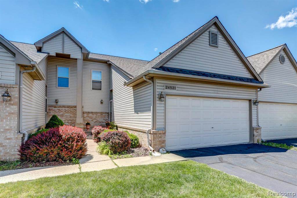 24521 Pineview Street - Photo 1