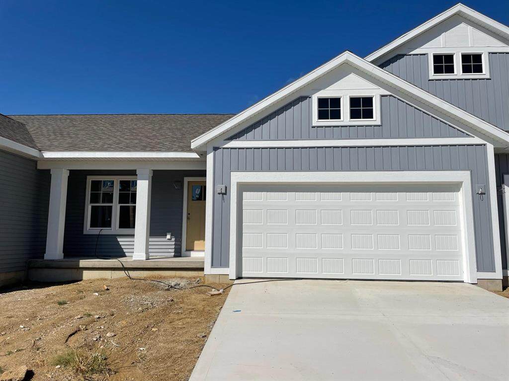 1543 Village Circle - Photo 1