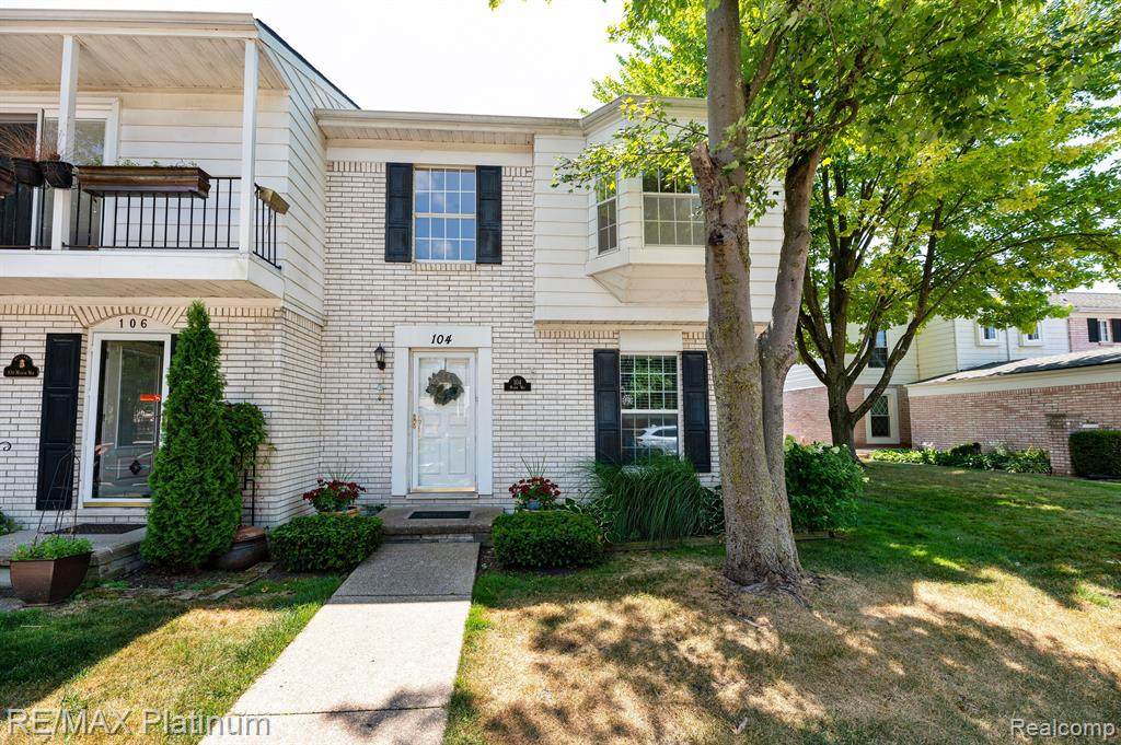 104 Manor Way - Photo 1