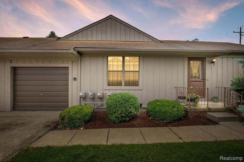 12387 Cambridge - Photo 1