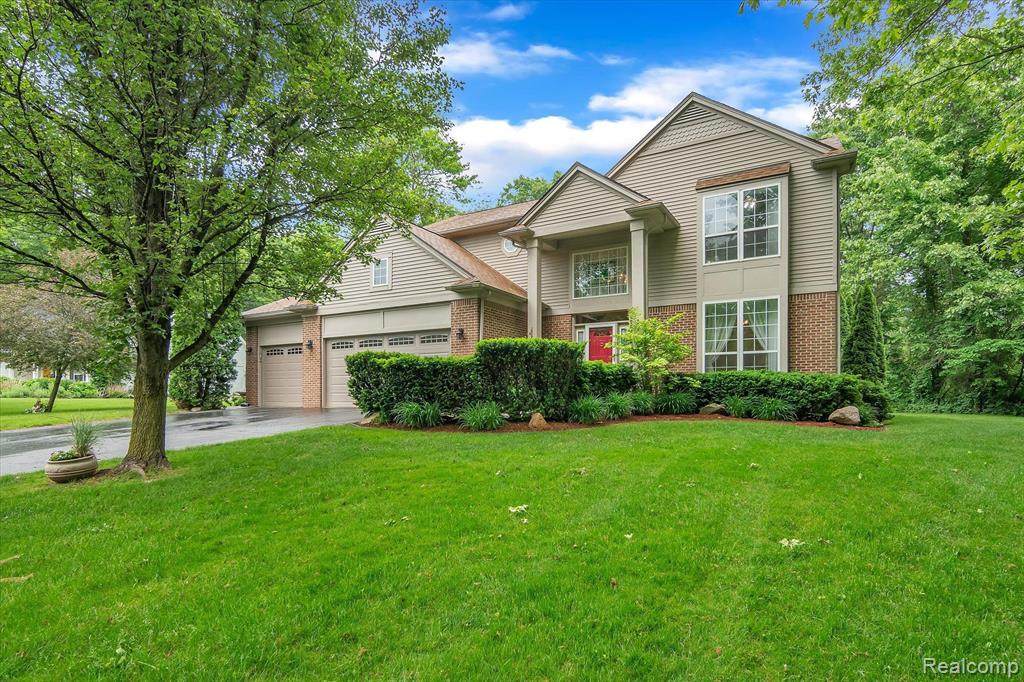 2045 Woodridge Court - Photo 1