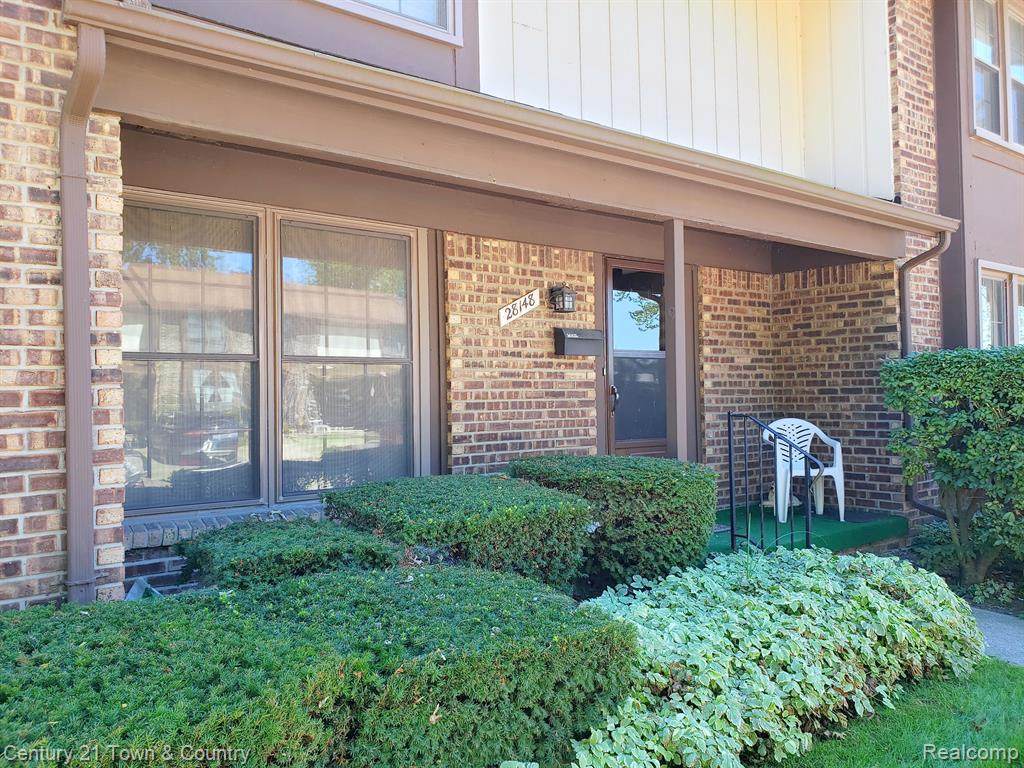28148 Queens Court - Photo 1