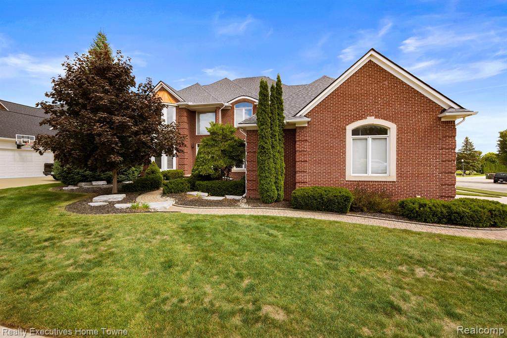 56524 Summit Drive - Photo 1