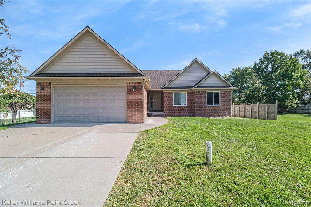 3141 Hessel Avenue - Photo 1