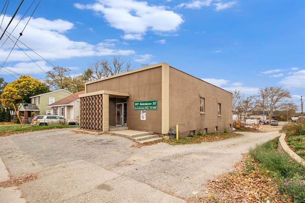 2015 Kalamazoo Avenue - Photo 1