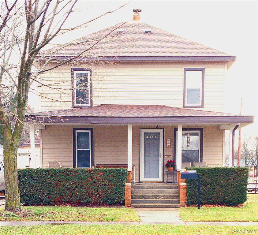 621 Center Street - Photo 1