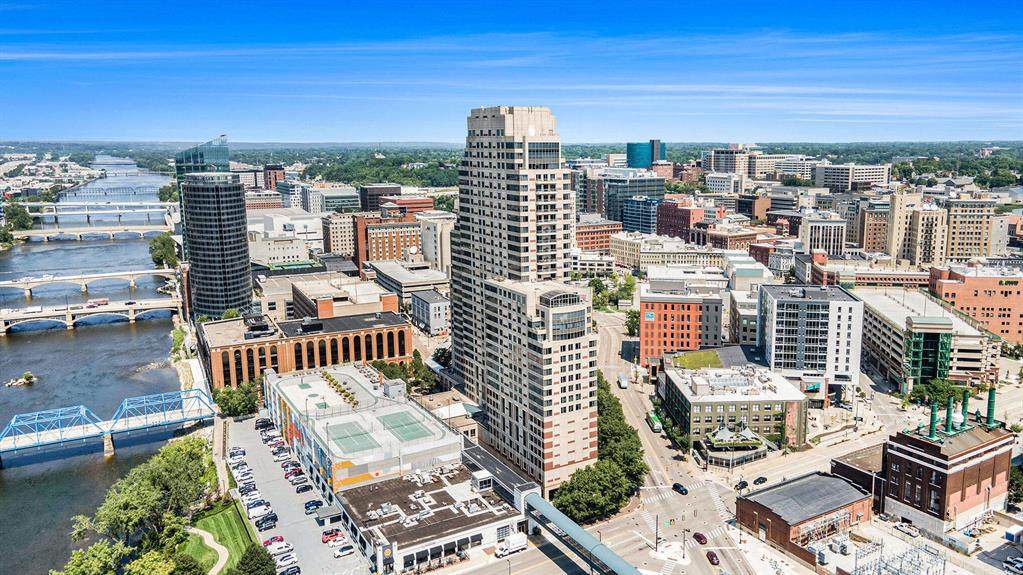 40 Campau Circle - Photo 1