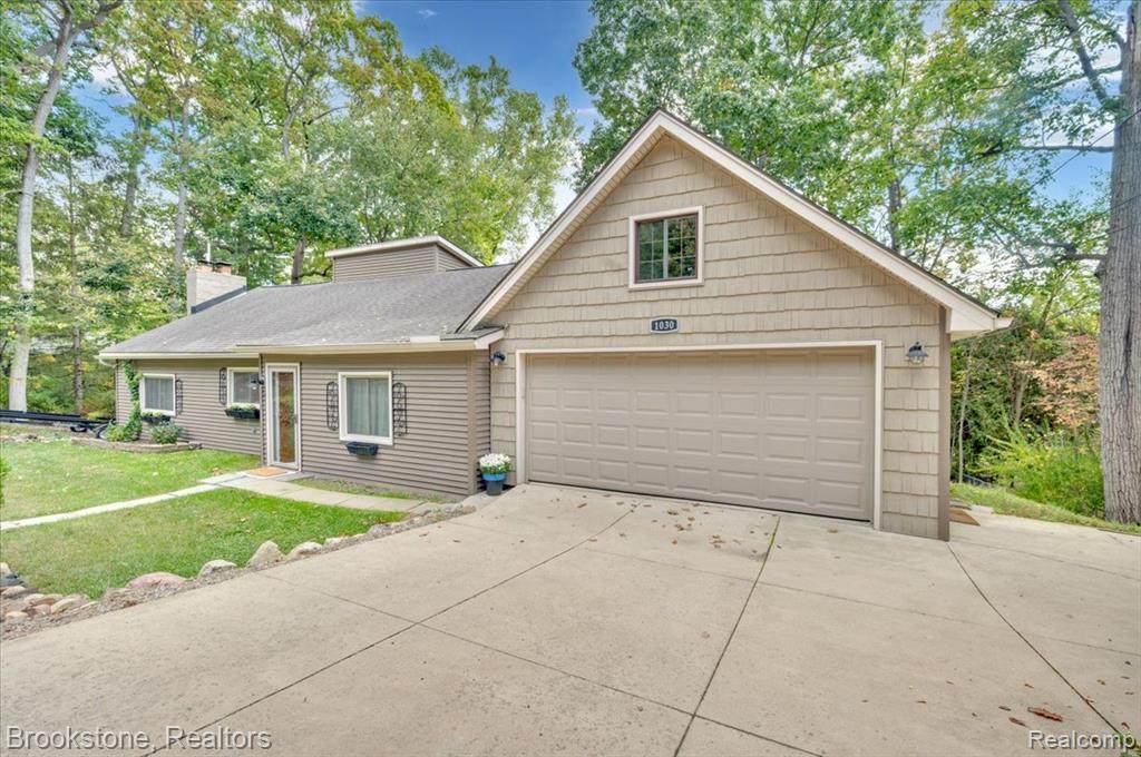 1030 Forest Lake Boulevard - Photo 1